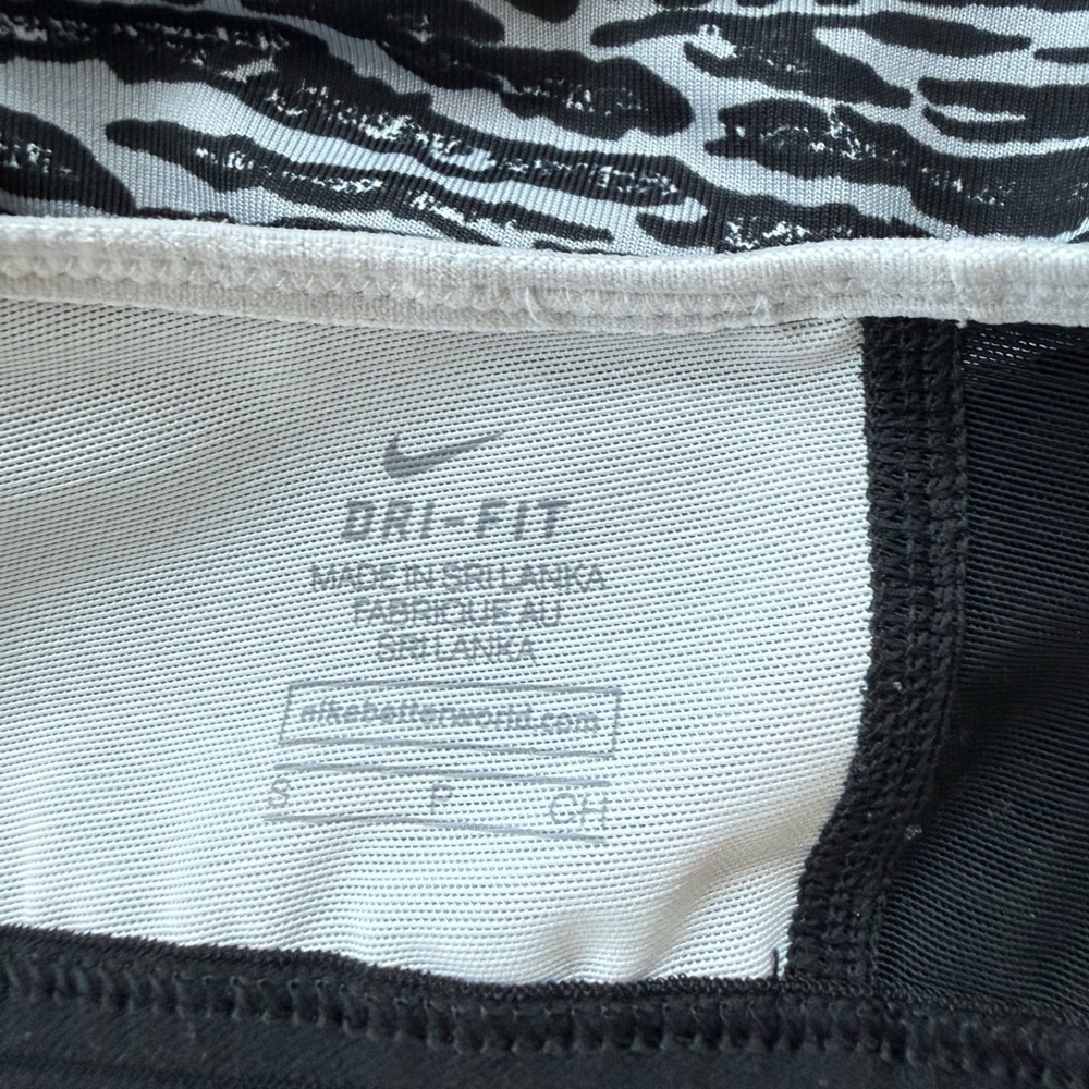 Nike Black and White Dri-FIT Sports Bra - Picture 3 of 3